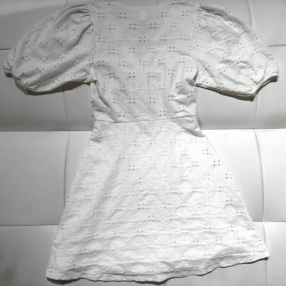 H&M XS White Dress - Picture 4 of 4